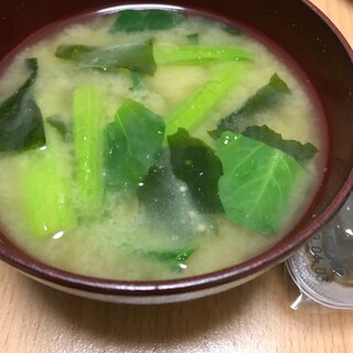 小松菜とワカメの味噌汁
